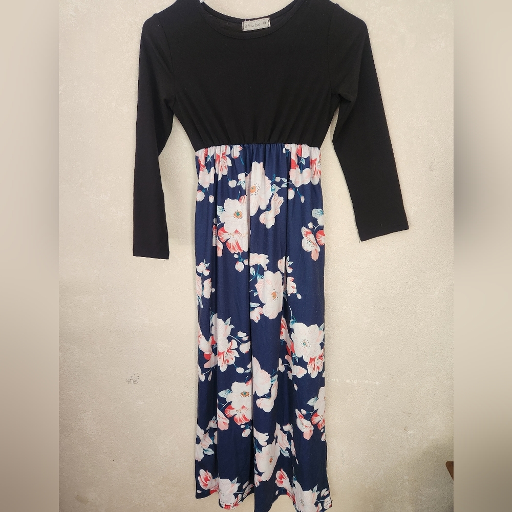 Miss Bei Girls size 10 Black/Blue floral Long sleeve Maxi dress with pockets